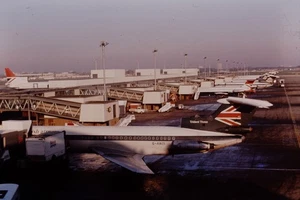 1977 British Airways G-AWZI Aircraft Aviation 35mm Original Slide Ref 1494 - Foto 1 di 1