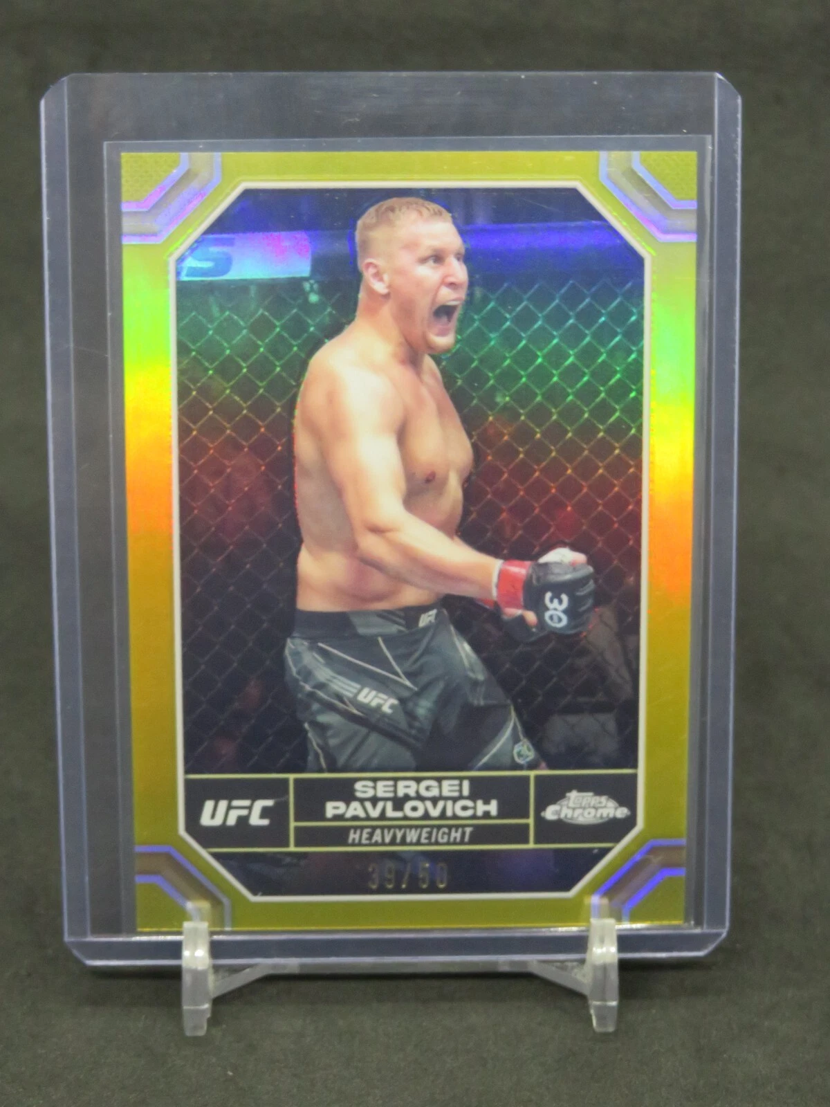 2024 TOPPS CHROME UFC SERGEI PAVLOVICH GOLD REFRACTOR /50 MG3