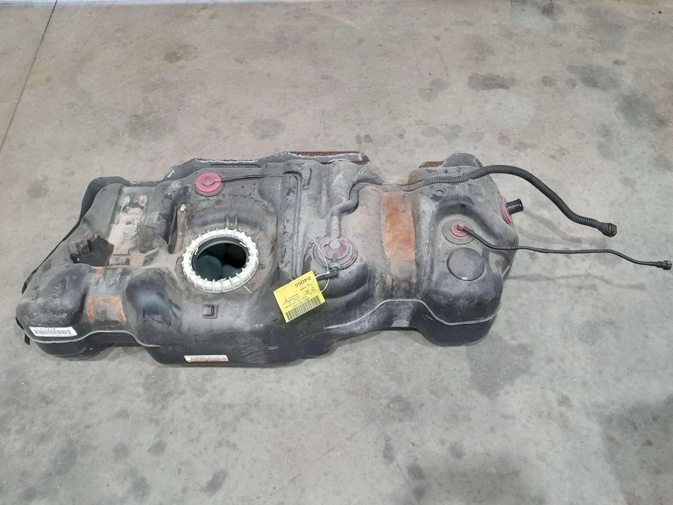 Conjunto de tanque de combustível Toyota Sequoia 2008 - 2022 fabricante de equipamento original 770010C070 - Imagem 1 de 4