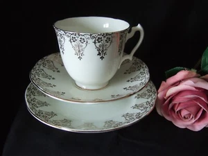 Taza china, platillo y plato de té vintage Mayfair Adderley Bone diseño dorado - Imagen 1 de 6
