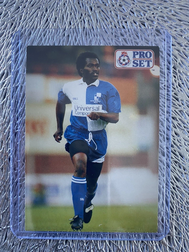 Bristol Rovers Carl Saunders  Vintage Football Card In Double Protective Sleeve - Image 1 of 1