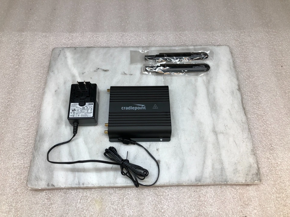 Cradlepoint LTE Ruggedized Router IBR650C-150M-D S5A907A Bundle w/ AC & Antenna - Image 1 of 4