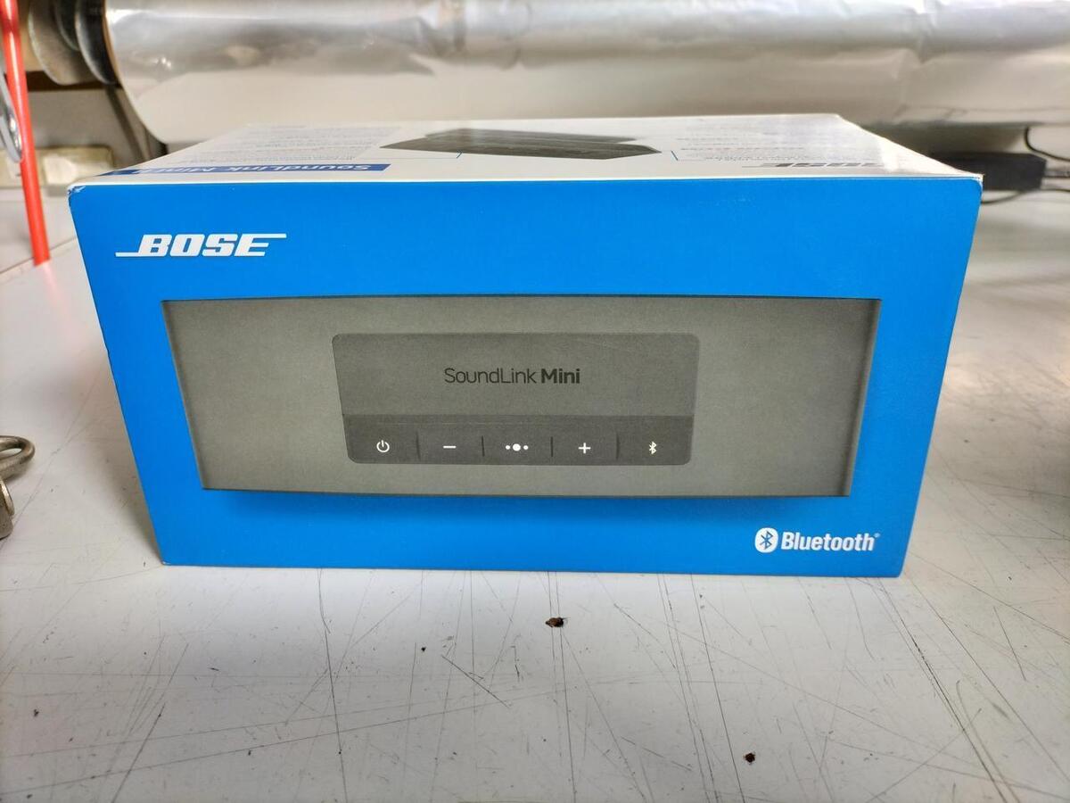Bose SoundLink Mini II Silver Audio Docks & Mini Speakers Bose SoundLink Mini II Silver Audio Docks & Mini Speakers