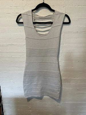 Sexy Mini Vestido Pequeño Foreign Exchange Para Mujer con Correa Trasera Plateado Body Con Foto 1 de 4