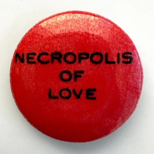 RARO Vintage Años 80 NECRÓPOLIS OF LOVE Promo Botón Berkeley Sintetizador Banda Pin Insignia - Imagen 1 de 2