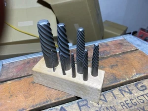 Juego de extractores de tornillos en espiral fáciles de sacar Juego de 8 piezas Removedor de tubos Stup, Hecho en EE. UU. - Imagen 1 de 7