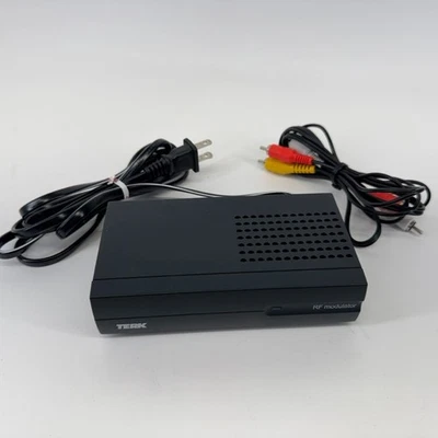 RF Modulator Universal Audio Video RCA Output Coaxial Signal Converter - Image 1 of 4