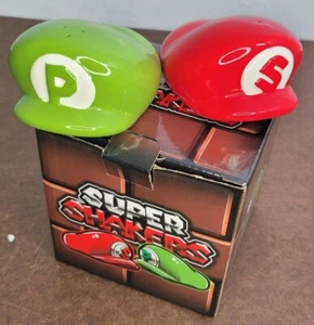 Geek Fuel Exclusive SUPER MARIO BROS Salt & Pepper - Picture 1 of 12
