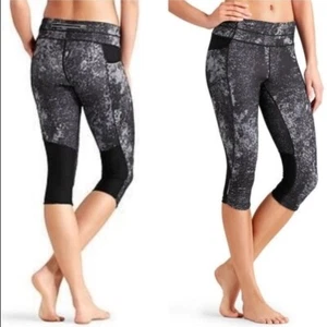 Pantalones de yoga para correr Athleta XS negros grises Capri Splatter Be Free Knicker para mujer - Imagen 1 de 7