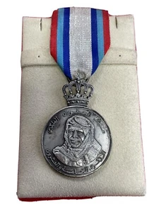 Antique Jordan King Hussein medal 1977 Silver Jubilee Arthus Bertrand vintage R3 - Picture 1 of 12