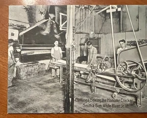 POSTCARD CUTTING & BAKING THE HANOVER CRACKER SMITH & SON WHITE RIVER VT (30) - Picture 1 of 4