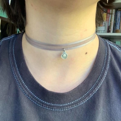 Gargantilha de fita transparente cinza com amêijoa foax pérola amêijoa - Imagem 1 de 4