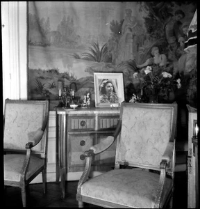 Intérieur appartement mobilier portrait tapisserie ancien négatif photo an. 1950 - Picture 1 of 1