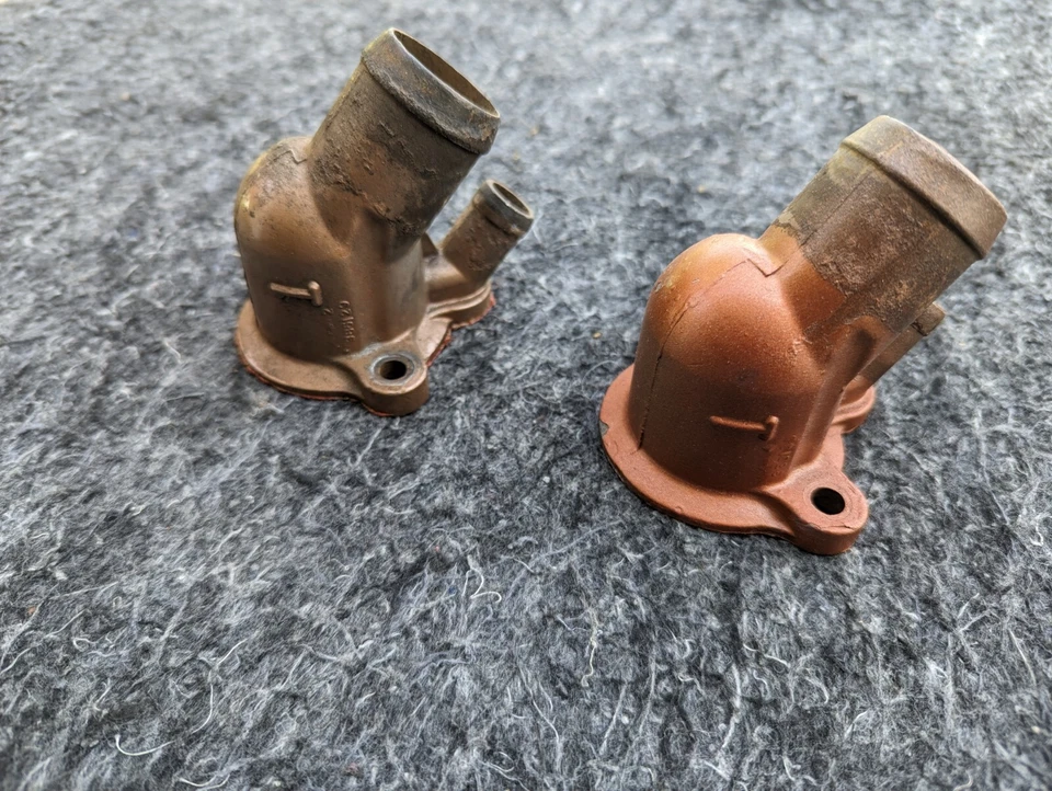 Carcasa termostato 442 Cutlass #1 Oldsmobile 1966 1967 Foto 1 de 2