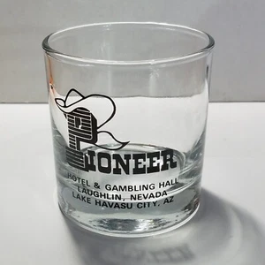 Vaso de bebida vintage Pioneer Hotel & Gambling Hall Casino Rocks 8 oz 3 3/8" de alto - Imagen 1 de 4