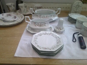 Johnson Brothers Eternal Beau Tureen No Lid Gravy Boat Set 7 Side Plates Salt P - Picture 1 of 4