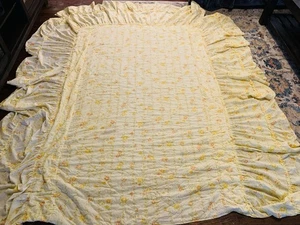 Colcha colcha volantes vintage años 50 amarillo floral tamaño completo/doble 80x52 - Imagen 1 de 16
