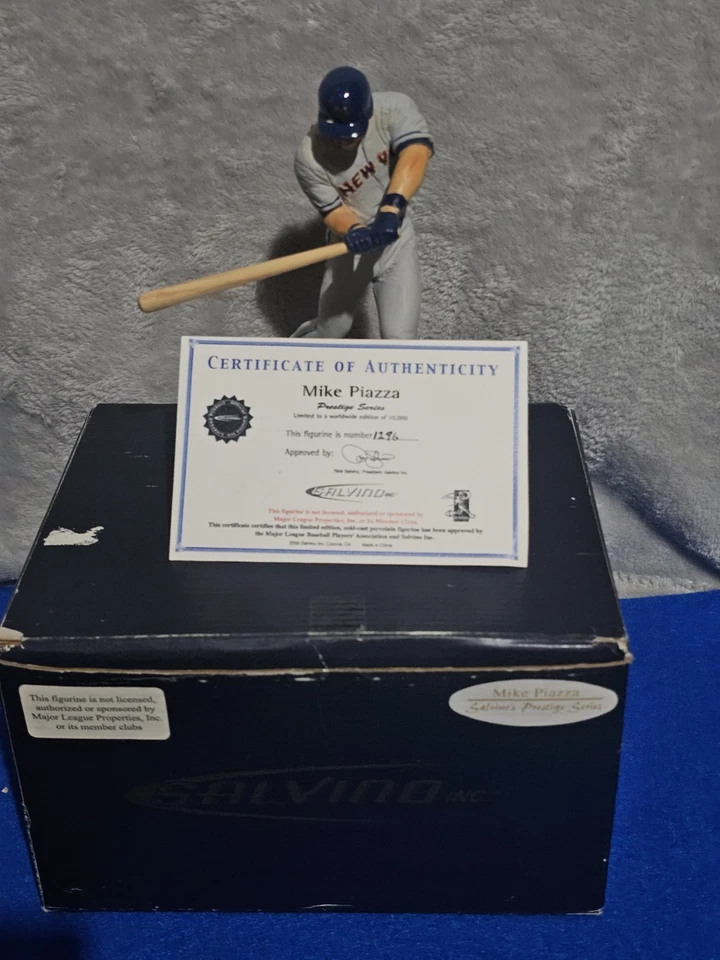 Mike Piazza  Salvino  Figurine, COMES WITH THE CASE!! - Image 1 of 4