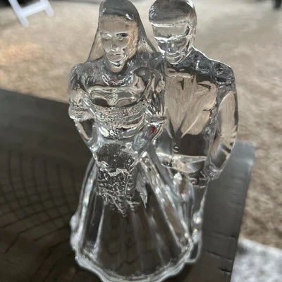 Topper de pastel de boda de vidrio único para novia y novio Foto 1 de 4