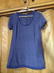 Lululemon Short Sleeve Women’s Shirt Size 10 Back Design And Cinch Waist Purple - Picture 1 of 9