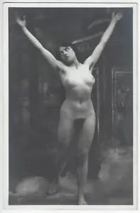 20er Jahre französisches Aktfoto schlank, muskulöse Schönheit, tolle Brüste, voll frontal - Bild 1 von 2