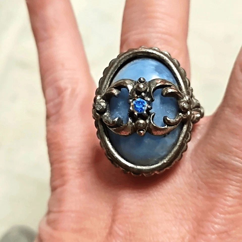 Antiguo Anillo Gótico Steampunk Alto Relieve Pasta Azul Tono Plata Foto 1 de 4