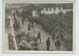Foto de prensa de tropas serbias listas para desplegar la Primera Guerra Mundial - Imagen 1 de 2