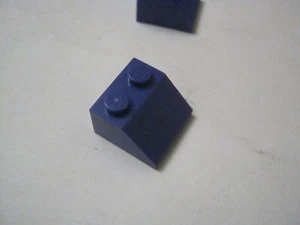 Lego Lot 2 Purple 2x2 Sloped Castle Brick, 3039 (028-31) - Picture 1 of 1