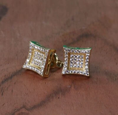 Pendiente de tornillo chapado en oro de 14K para hombre con cometa cuadrada chapada en oro Foto 1 de 4