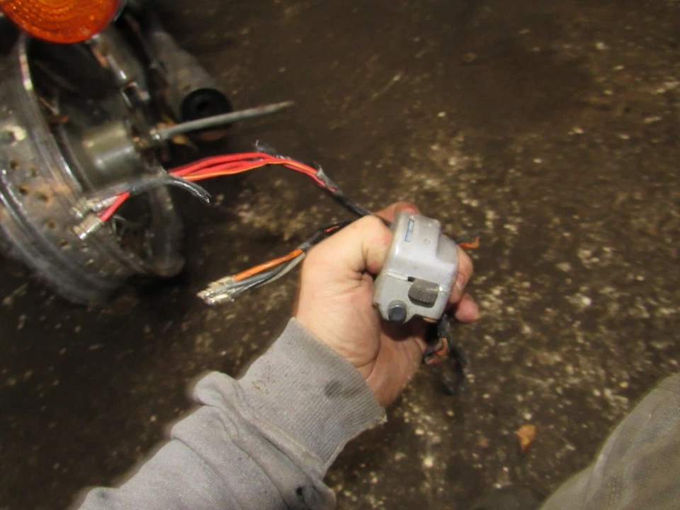 1971 kawasaki f5 left switch lights turn horn - Изображение 1 из 1