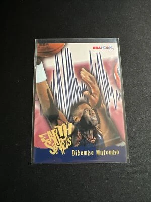 1996 SKYBOX #359 DIKEMBE MUTOMBO EARTH  SHAKERS Insert! Nuggets - Image 1 of 2