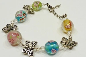 A7) Glass Rose Beads and Silver Plated Butterfly Bracelet - New - Picture 1 of 2