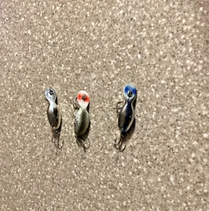 DREI (3) Heddon TINY TAD Modell 0390 1/4 oz. Klasse-verschiedene Farbmuster - Bild 1 von 3