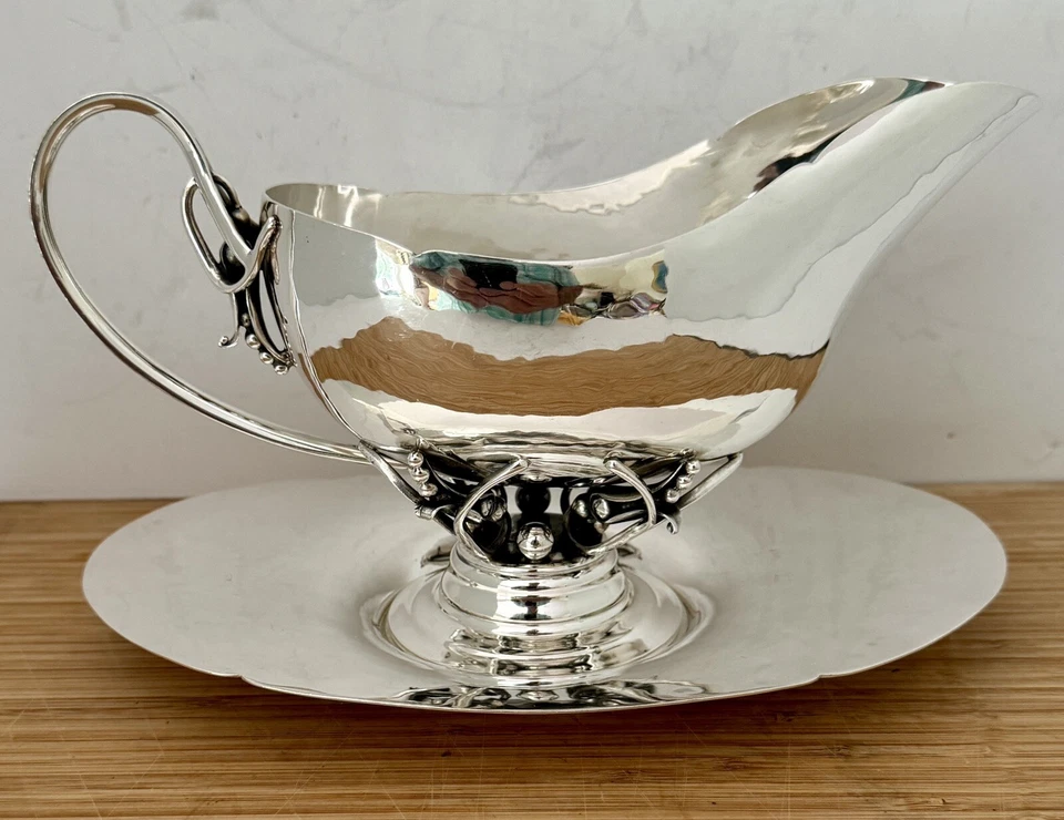 WILLIAM G DeMATTEO ESTERLINA FORJADA A MANO SALSA O SALSA BARCO EN BANDEJA C. 1950 Foto 1 de 4