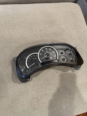 Cuadro de instrumentos Cadillac Escalade Chevy GMC 2003-2006 FABRICANTE DE EQUIPOS ORIGINALES Foto 1 de 2