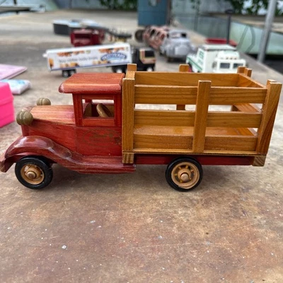 Camión de madera Lindt vintage de colección hecho a mano con chocolate. Buen estado  Foto 1 de 4