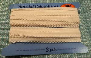Vintage TRIM Edging UNDETERMINED UNMEASURED YARDAGE ON ORIGINAL CARD 1/2" WIDE - Picture 1 of 3