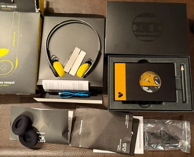 We Are Rewind WE-001 кассетный плеер и беспроводные наушники EQ-001 - Изображение 1 из 4