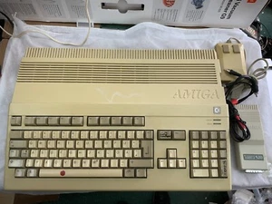 Commodore Amiga 500 - Picture 1 of 10