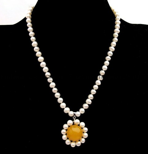 VETEMENTS Collana con ciondolo fiore giada gialla perle acqua dolce bianche naturali 6 7 mm 18''