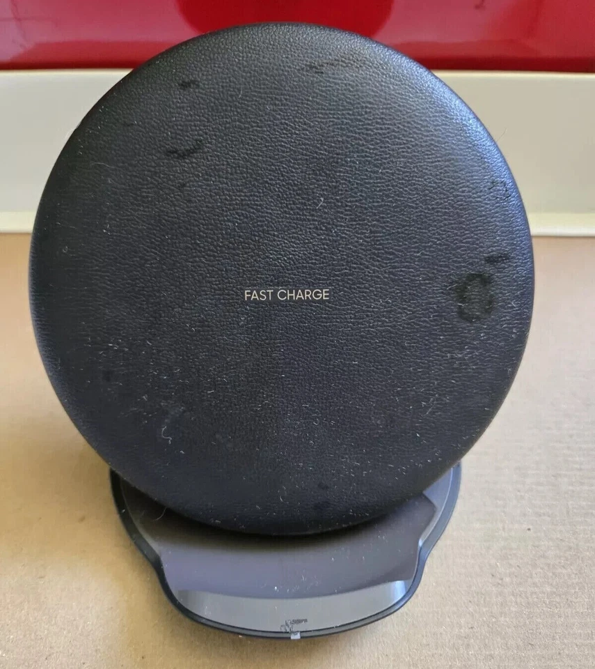 Беспроводное трансформируемое зарядное устройство Samsung Fast Charge EP-PG950 QI — (черное) без шнура - Изображение 1 из 3