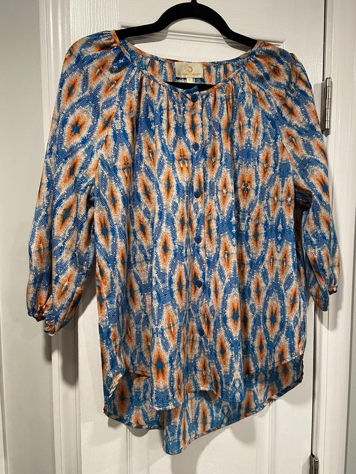 Blusa Collective Concepts Talla M Alto Bajo Botón Frontal Cuello Redondo Manga 3/4 Foto 1 de 4