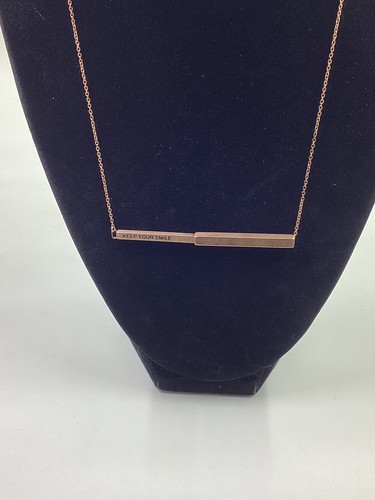 VETEMENTS Collana Barra Minimalista Messaggio Nascosto Tono Oro Rosa Nuova Senza Etichette Mantieni il Sorriso