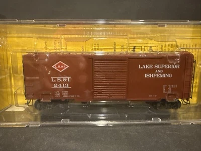 Kadee 5003 Lake Superior & Ishpeming Road #2413 40' PS-1 Standard Boxcar - Image 1 of 4
