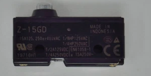 Short Spring Plunger Snap Action Switch Omron Z-15GD 15 Amp SPDT Solder 2KRL5 - Picture 1 of 6