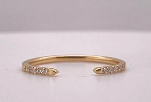 Anillo de banda de apilamiento de puño abierto redondo natural de oro amarillo de 14 K 0,06 quilates - Imagen 1 de 8