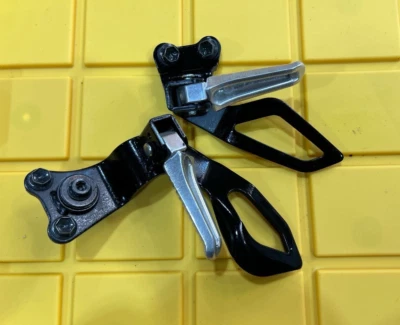 2000-2024 DRZ400SM DRZ 400 OEM estriberas de pasajero soportes pocas millas aspecto de bicicleta Foto 1 de 3