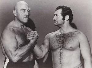 1970 Pressefoto Profi Wrestler Hans Mortier und Boris "Der Große" Malenko - Bild 1 von 2