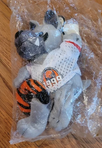 Vintage 1999 Burger King TD Dawg Pound Plush Cleveland Browns New Sealed Cover