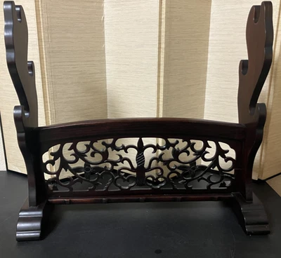 Estante de talla perforado de tres niveles para samurai con soporte de espada japonés vintage Foto 1 de 4